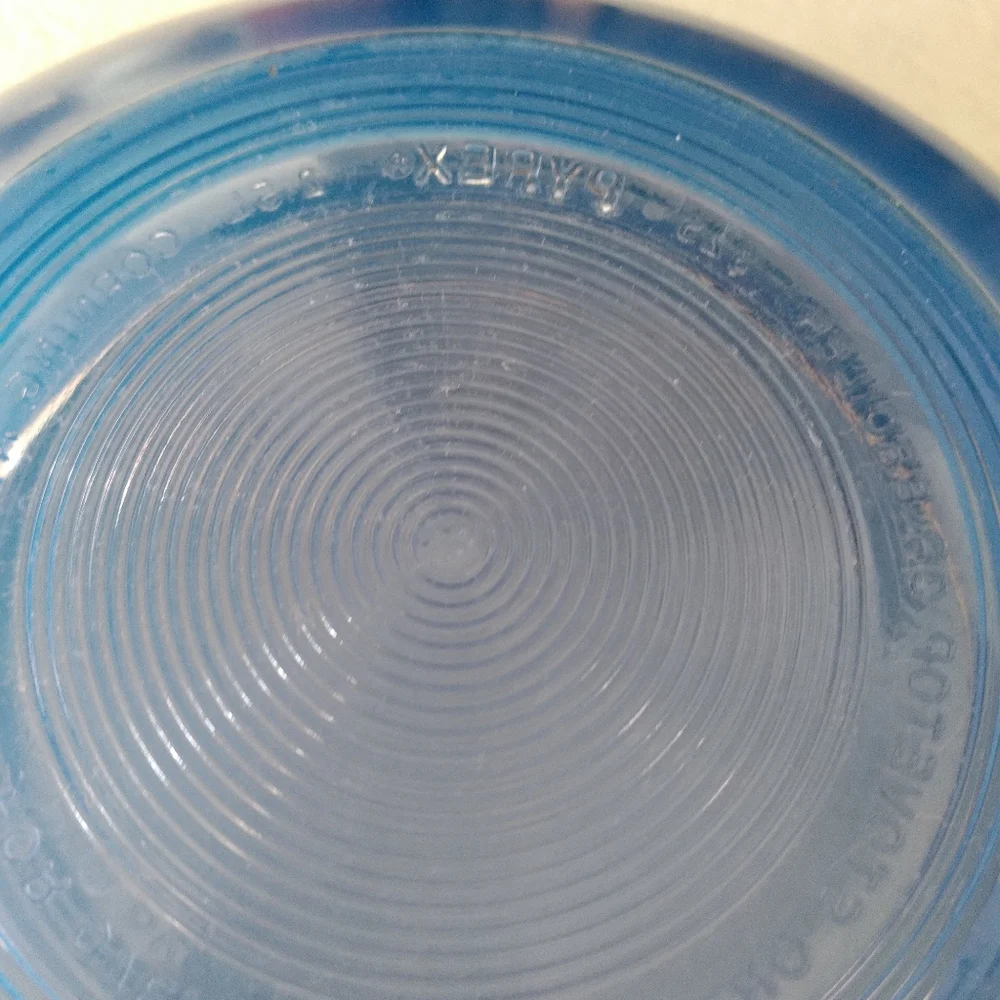 Pyrex 325 cobalt blue mixing bowl 2.5L with clear glass bottom - Picture 8 of 13